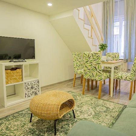 דירות בודפשט Cosy Flat In Akacfa Str., Aya מראה חיצוני תמונה