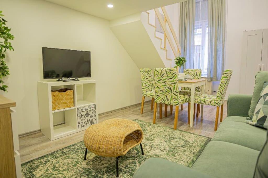 דירות בודפשט Cosy Flat In Akacfa Str., Aya מראה חיצוני תמונה