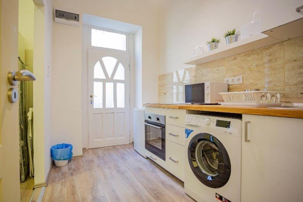 דירות בודפשט Cosy Flat In Akacfa Str., Aya מראה חיצוני תמונה